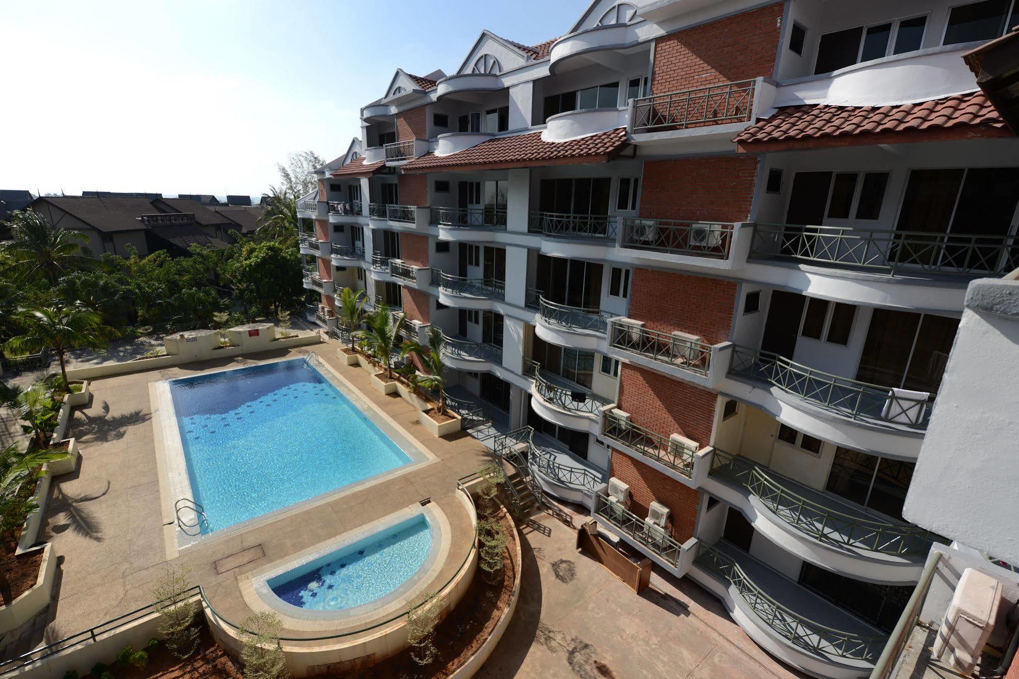 Perdana Serviced Apartment & Resorts Padang Mat Sirat Exterior photo